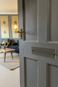 queen-bee-bridal-reading-pangbourne-22